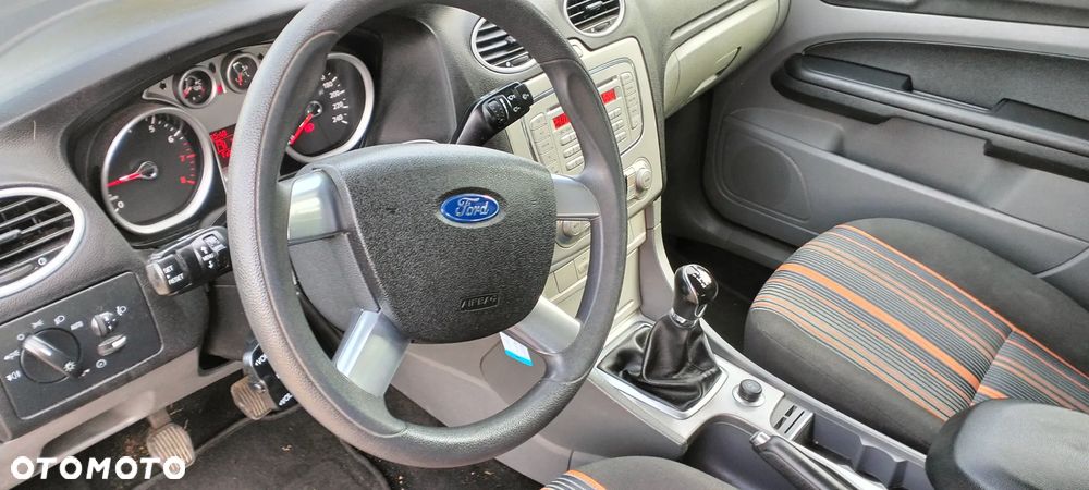 Ford Focus 1.6 16V Trend - 40