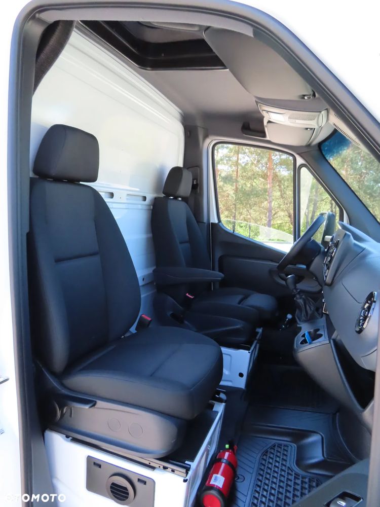 Mercedes-Benz Sprinter 517 CDI 170 KM Plandeka 12 E.Palet 5520 mm Dł. Skrzynia 2453 mm Szeroka TYLNE DRZWI KONTENEROWE Rozstaw Osi 4325 mm DMC 3500 Kg Ładowność 823 Kg WZMACNIANY Załadunek Wysokość Rampowa AMAZON Kabina Sypialniana SPOJKAR SPOJTRAK XL Nowy Nie Używany Gotowy Dostępny OKAZJA - 30