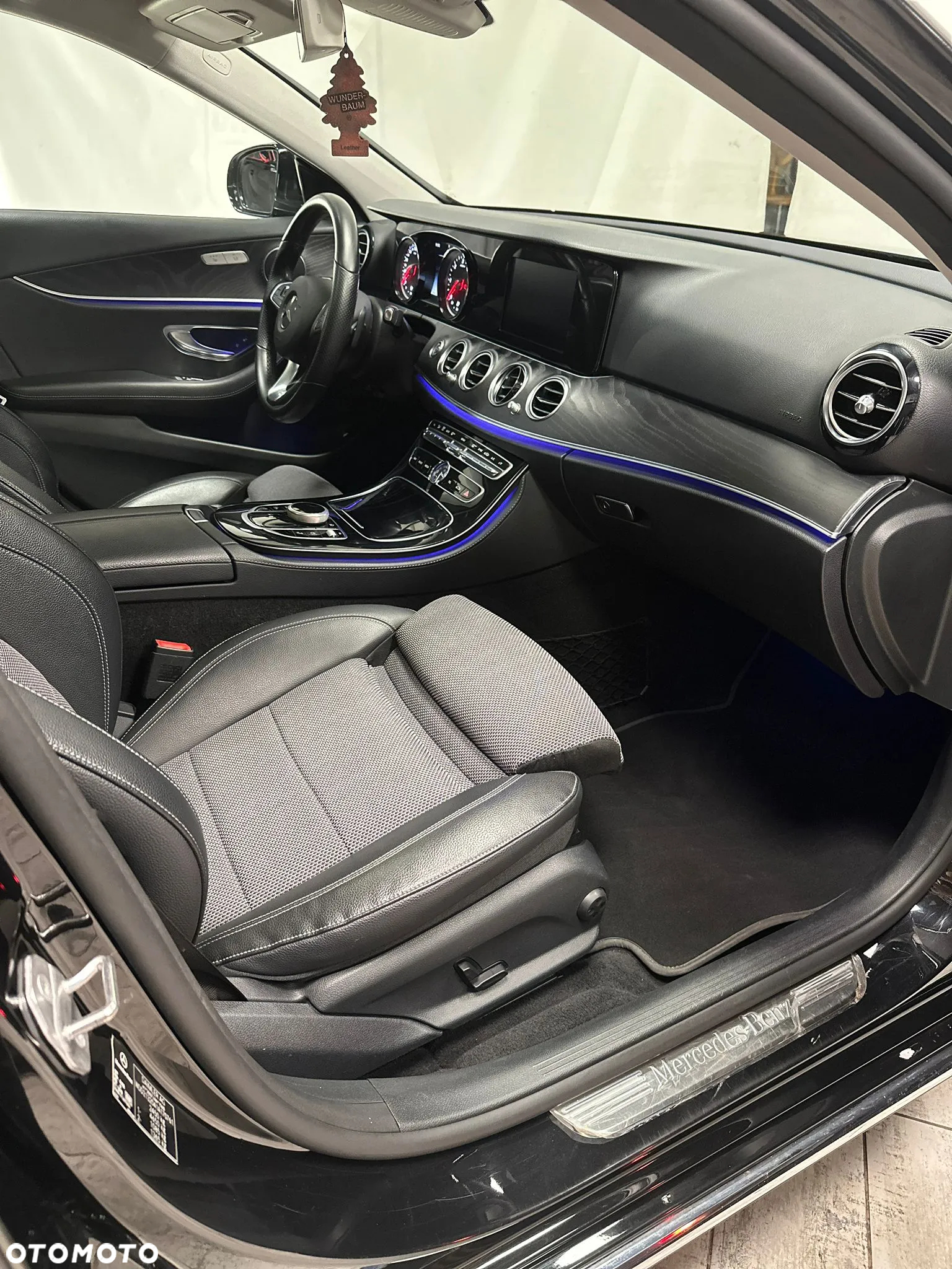Mercedes-Benz Klasa E 220 d T 9G-TRONIC - 9