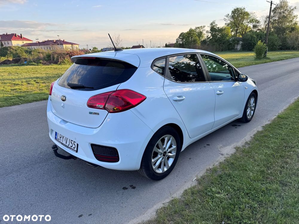 Kia Ceed 1.6 CRDi 136 ISG Dream Team Edition - 3