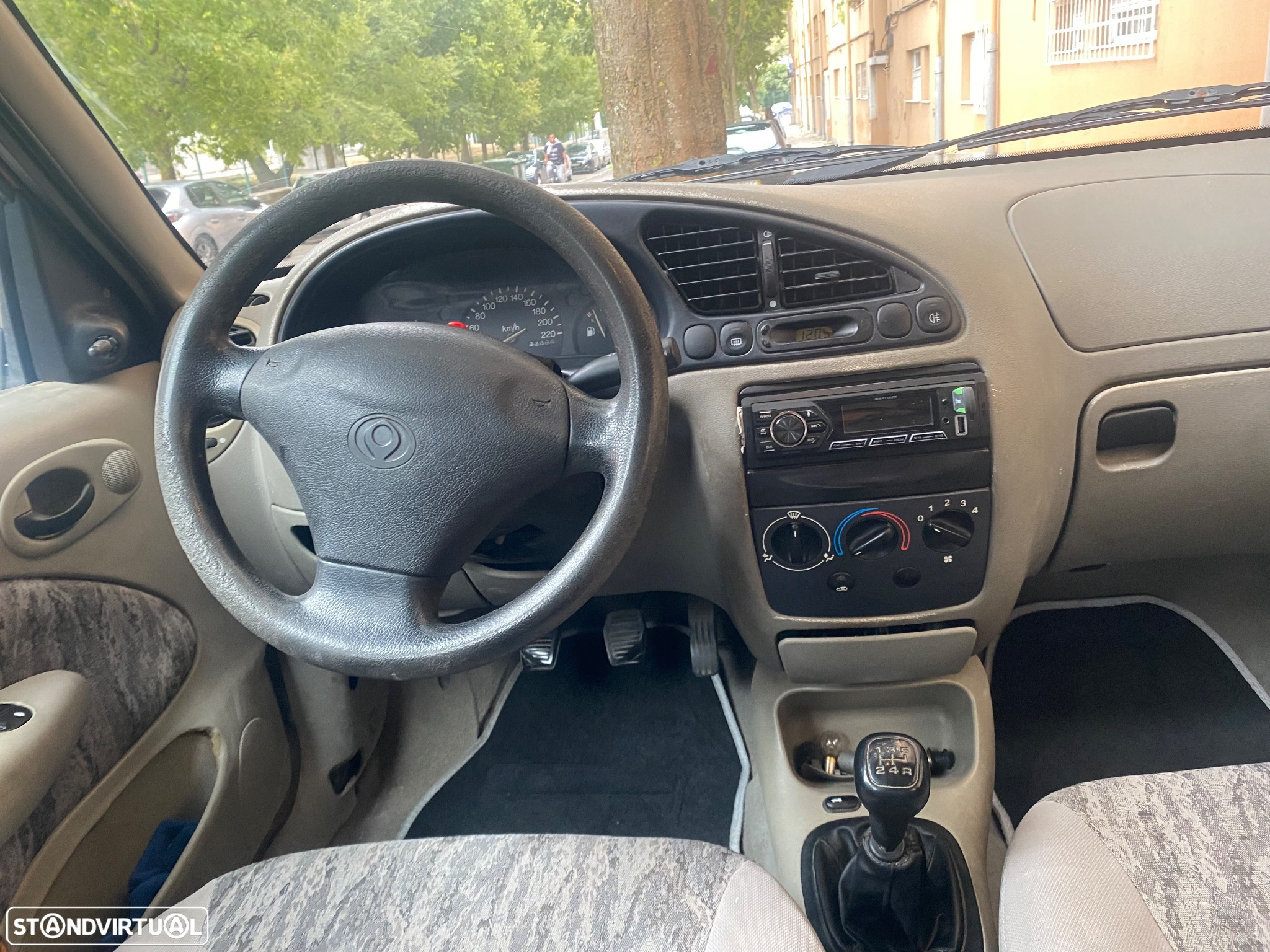 Mazda 121 1.25 - 6