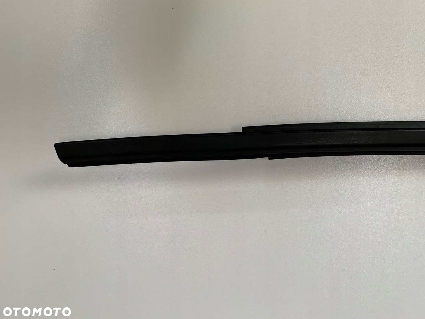 FORD ESCAPE MK4 IV KUGA LISTWA ZGARNIAJĄCA SZYBY TYLNA LEWA PARAPET CZARNA - 2