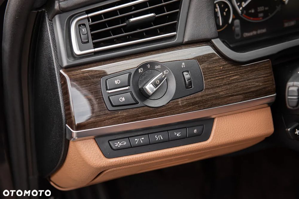 BMW Seria 7 750Li - 17