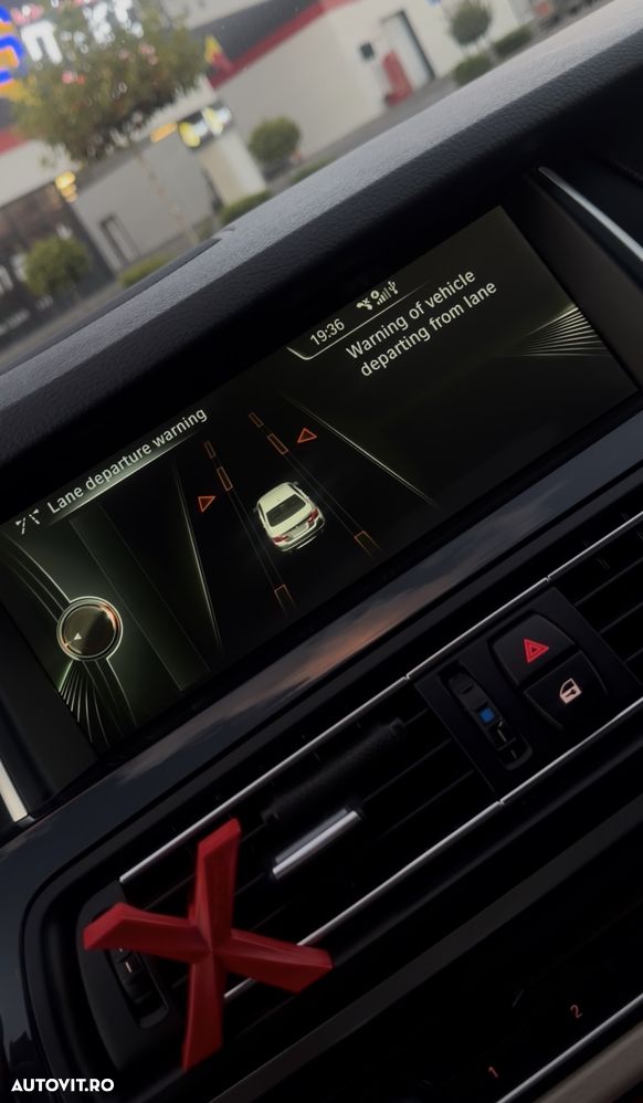 BMW Seria 5 530d xDrive AT - 32