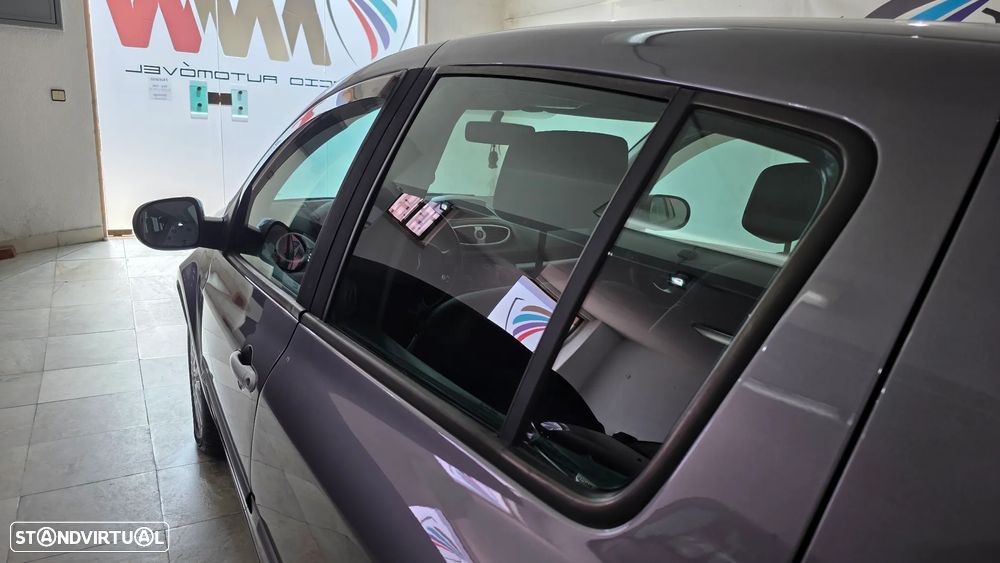 Renault Clio 1.2 16V Fairway - 11