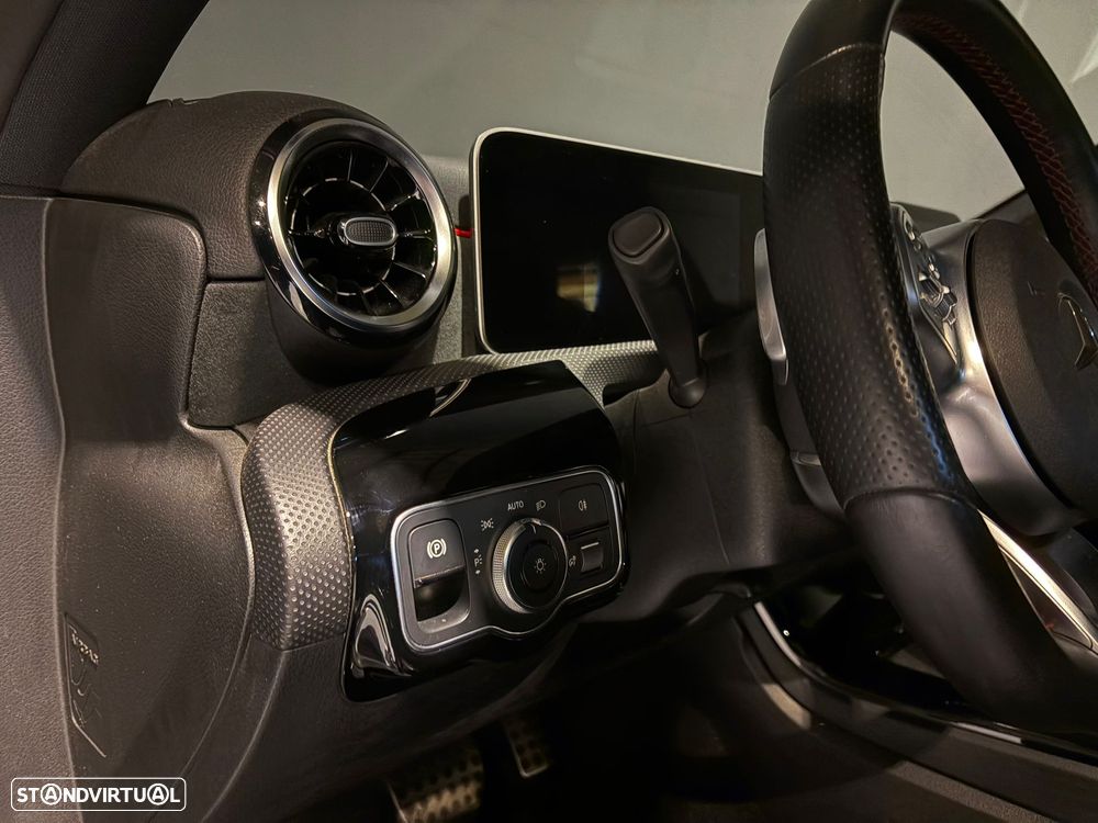 Mercedes-Benz A 250 Limousine e 8G-DCT AMG Line - 23