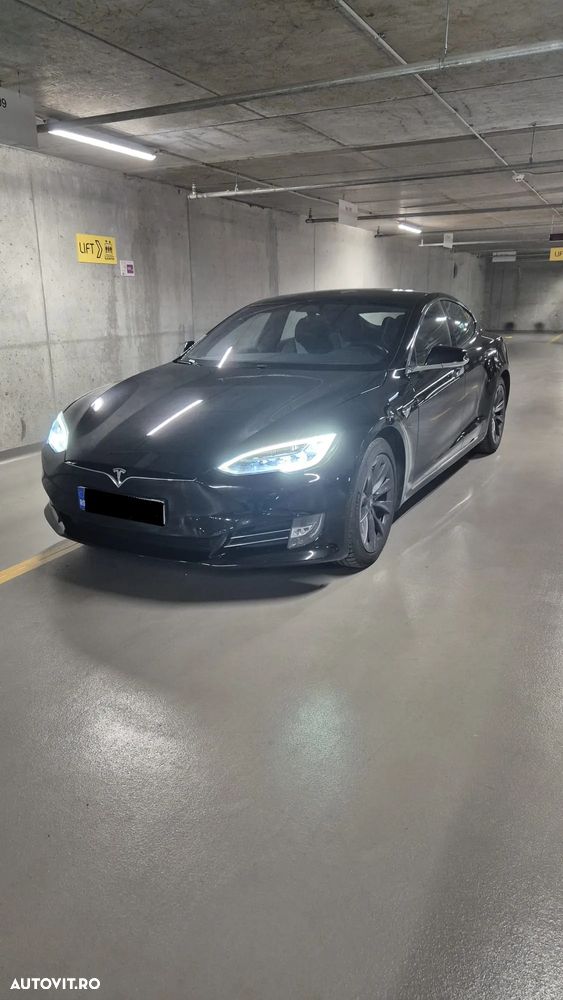 Tesla Model S - 3