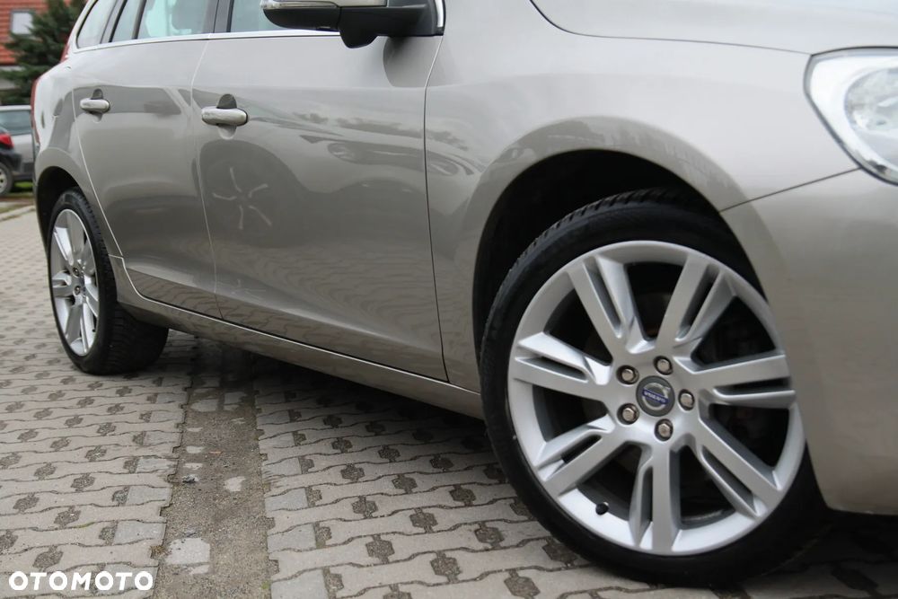 Volvo V60 D5 Summum - 11