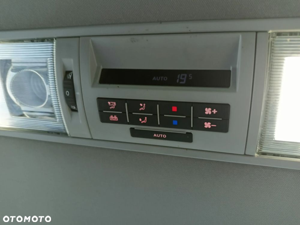 Volkswagen Multivan 2.0 BiTDI L1 70 Years Bulli 4Motion DSG - 31