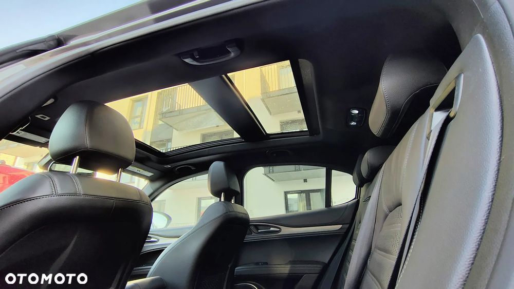 Alfa Romeo Stelvio - 15
