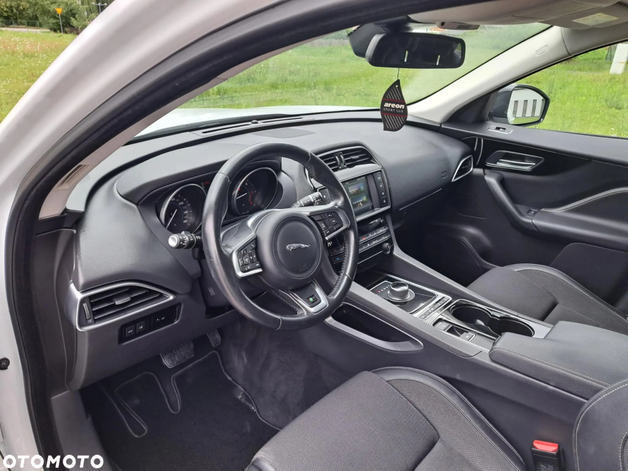 Jaguar F-Pace 20d AWD R-Sport - 9