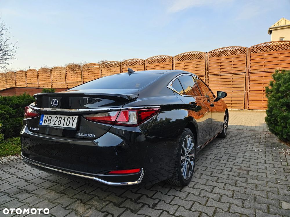 Lexus ES 300h Business Edition + - 2