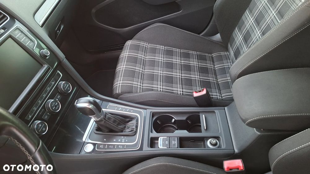 Volkswagen Golf - 21