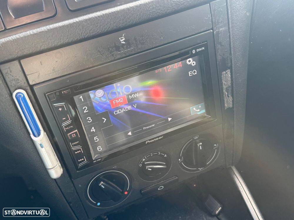 VW Golf 1.9 TDi 25 Anos - 23