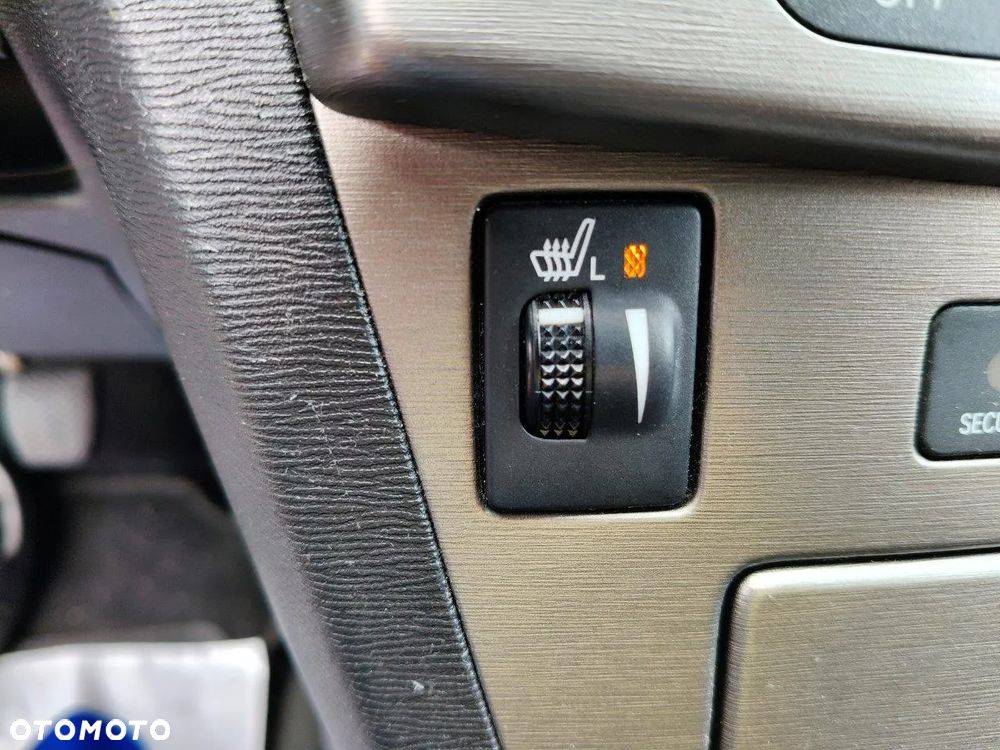 Toyota Avensis 1.8 Sol plus NAVI - 24