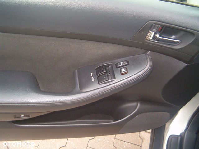 Toyota Avensis - 21