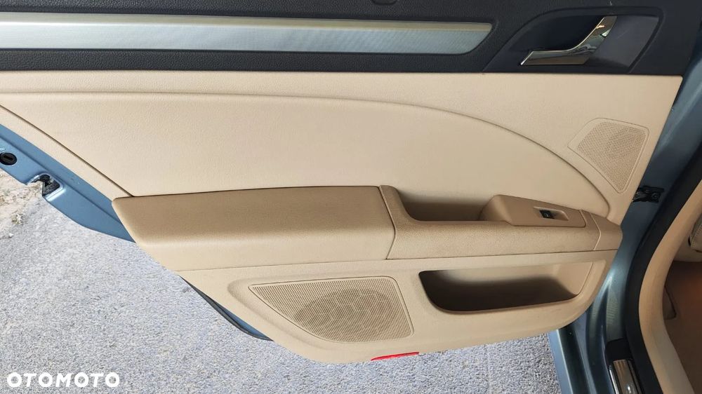 BOCZKI TAPICERKA BOCZEK DRZWI LEWY PRAWY PRZÓD TYŁ ŻALUZJA ROLETA SKÓRA BEŻOWA LISTWA OZDOBNA DEKOR SKODA SUPERB II 2 HB SEDAN - 6