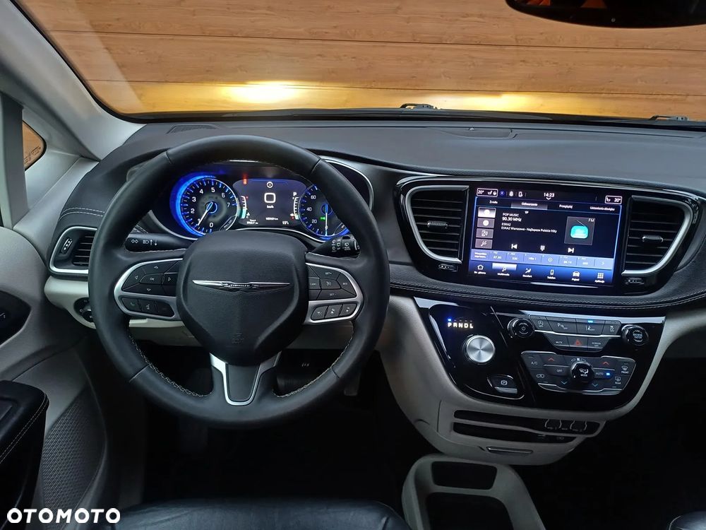 Chrysler Pacifica - 11