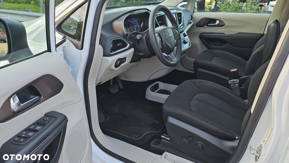 Chrysler Pacifica - 7