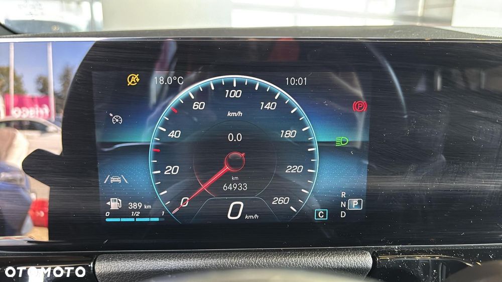 Mercedes-Benz GLA - 12