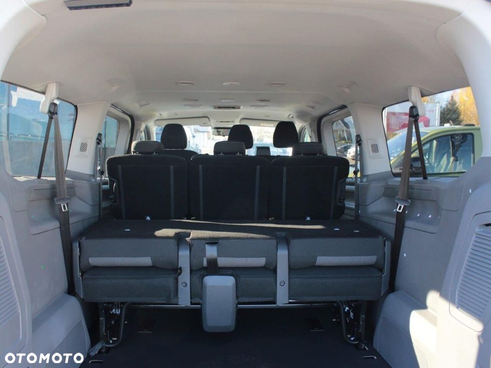 Volkswagen Caravelle - 9