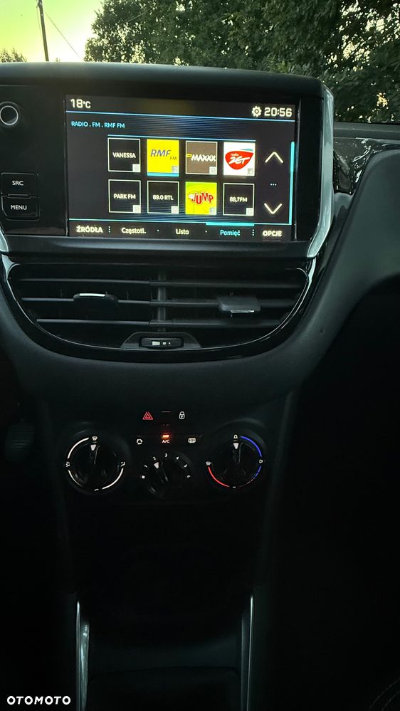 Peugeot 208 - 23