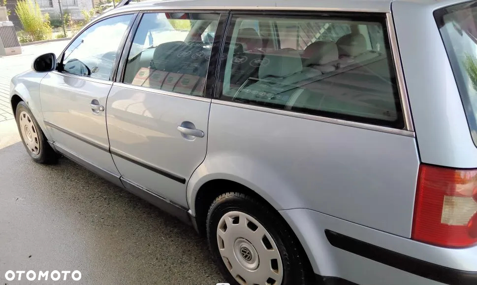 Volkswagen Passat 1.9 TDI Comfortline - 4