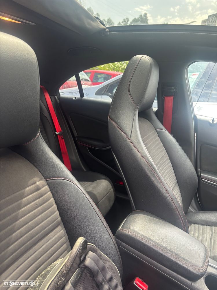 Mercedes-Benz CLA 180 7G-DCT AMG Line - 7