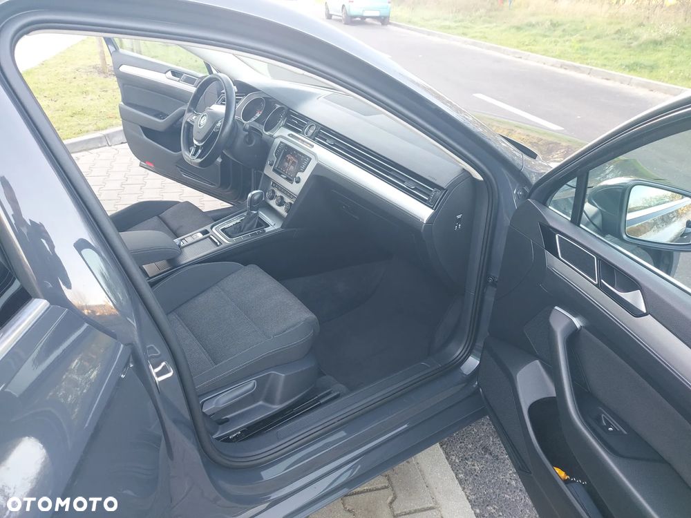 Volkswagen Passat - 11
