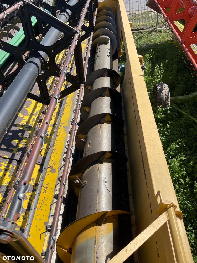 New Holland TX 68 Plus - 24