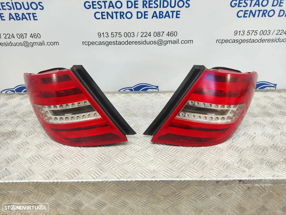 Farolins Tras Traseiros Esquerdo Direito Originais LED Mercedes Benz Classe C W204 Facelift Carrinha Station 2048206564 2048206264 2007 - 2014 - 6