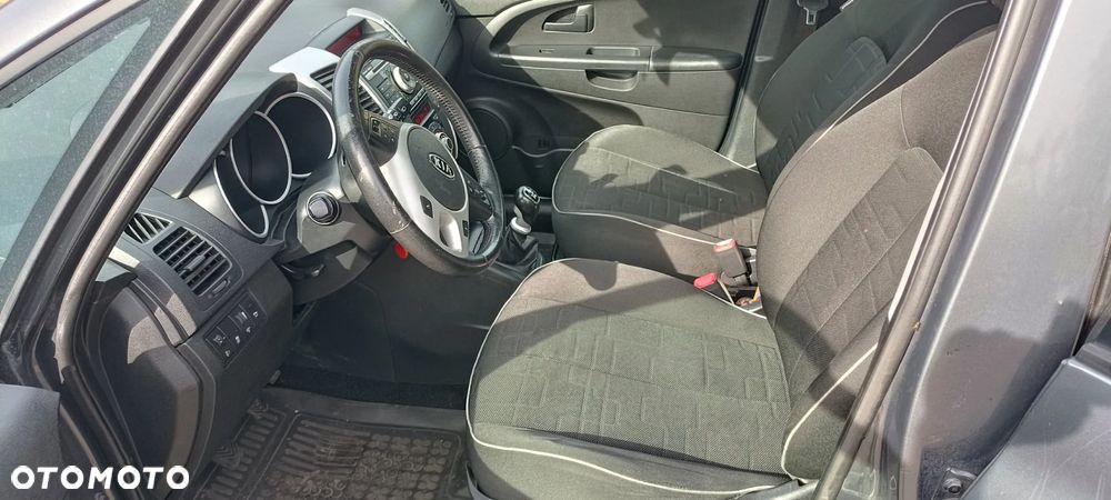 Kia Venga 1.4 L - 10