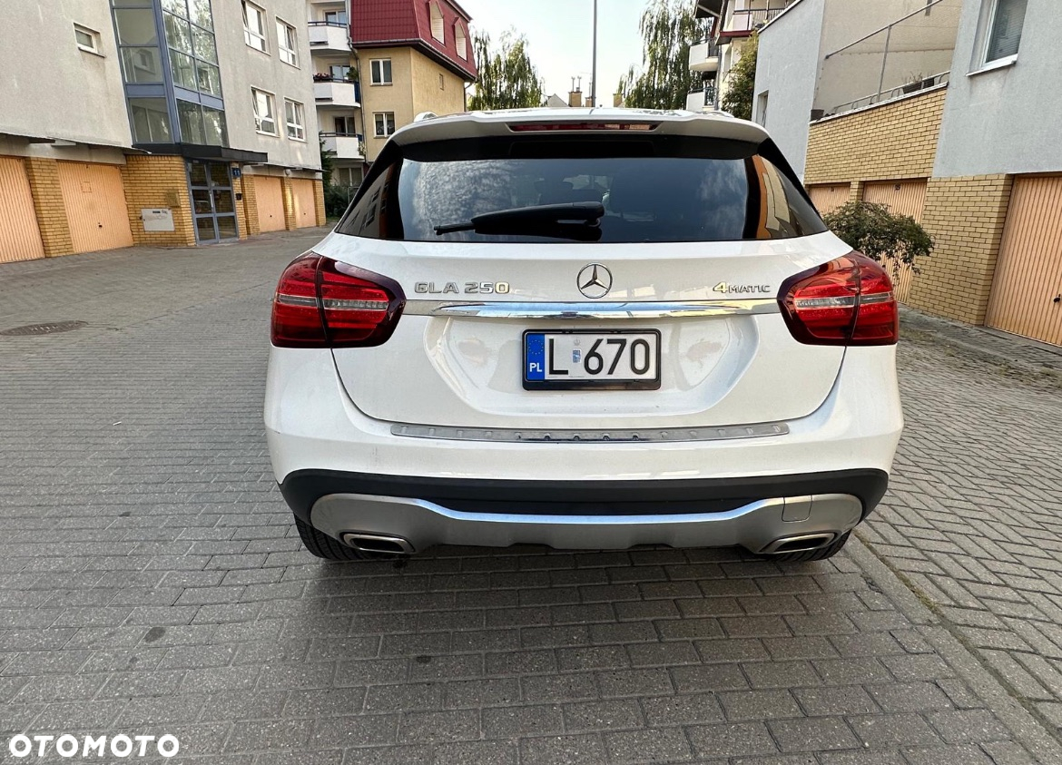 Mercedes-Benz GLA 250 4-Matic - 4