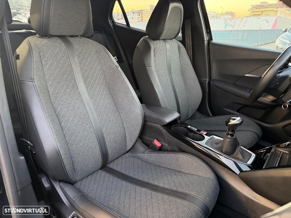 Peugeot 2008 1.2 PureTech Allure - 16