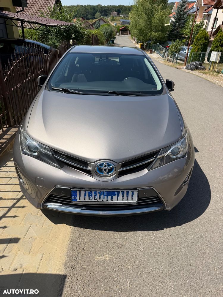 Toyota Auris 1.8 L VVT-i HSD Sol - 2