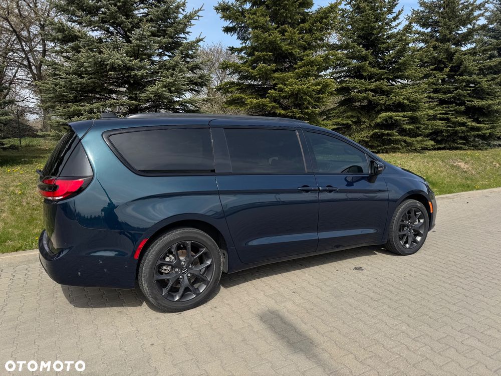 Chrysler Pacifica - 4