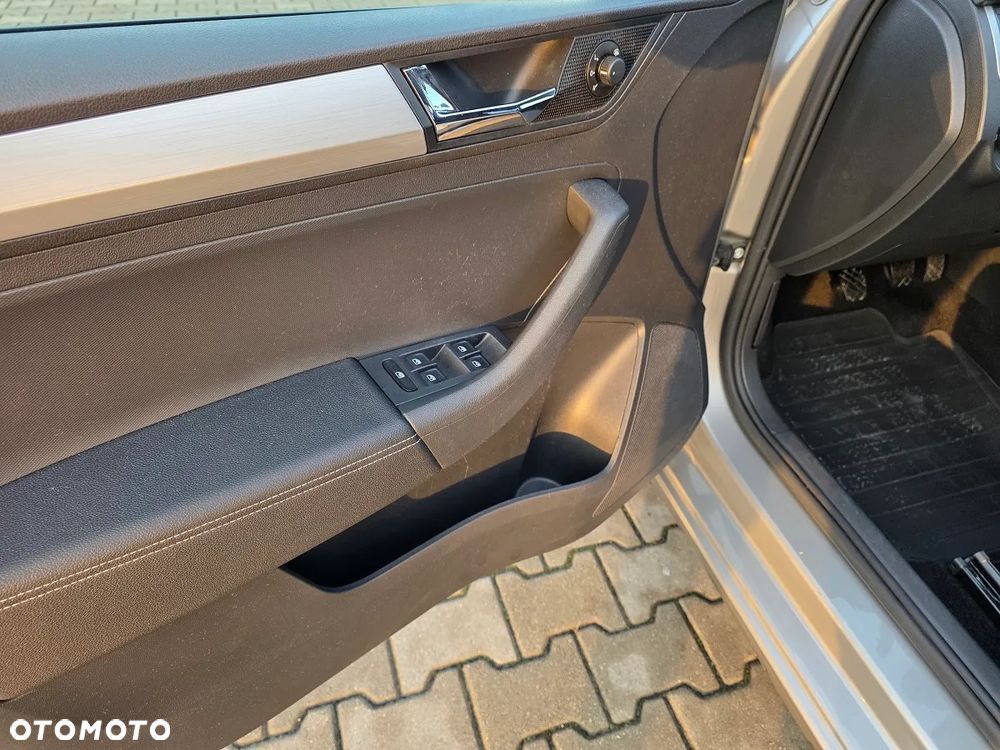 Skoda RAPID Spb 1.0 TSI Style - 14