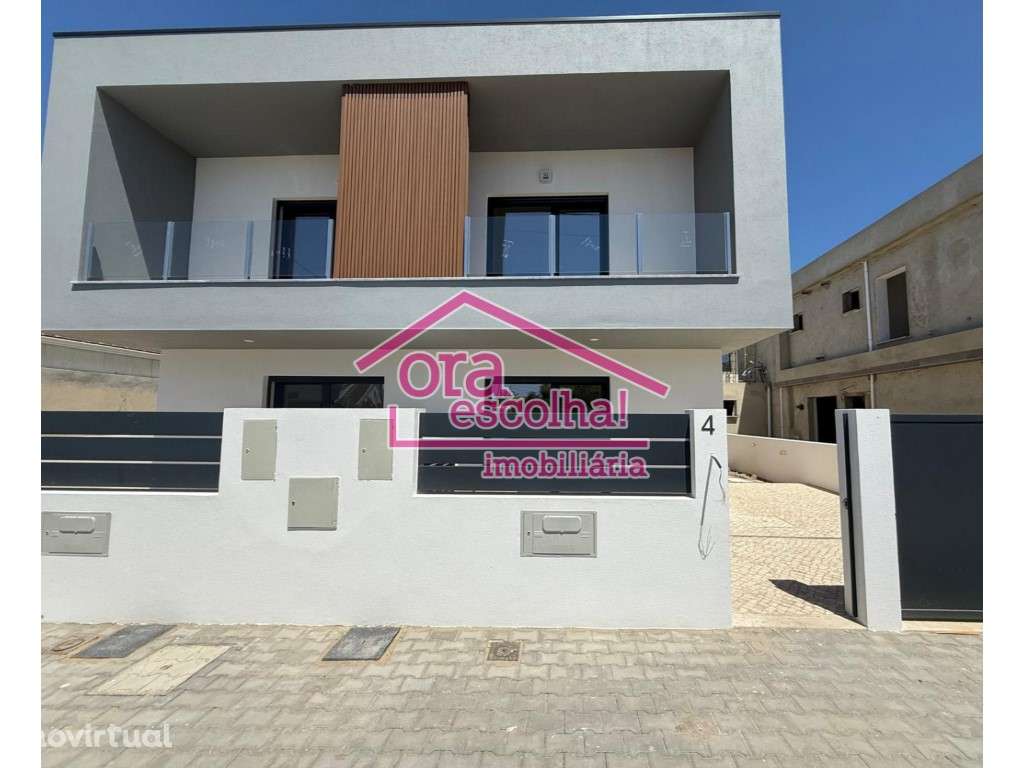 Moradia geminada Nova T3 com PISCINA no Pinhal General - Fernão Ferro! - Grande imagem: 2/13