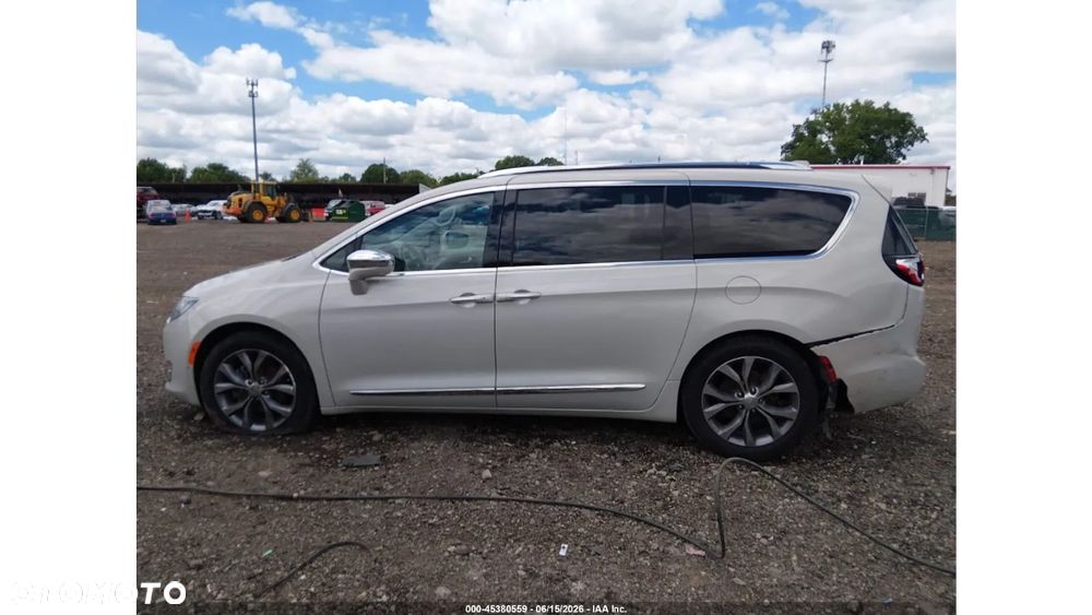 Chrysler Pacifica - 4