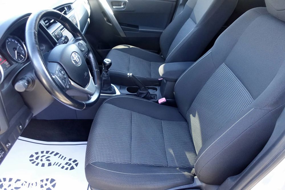 Toyota Auris 1.4 D-4D - 10