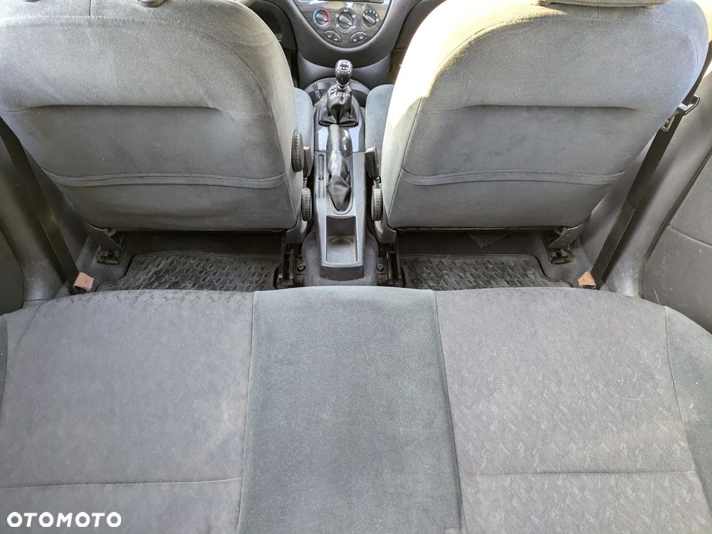Ford Focus 1.8 TDDi Ghia - 5