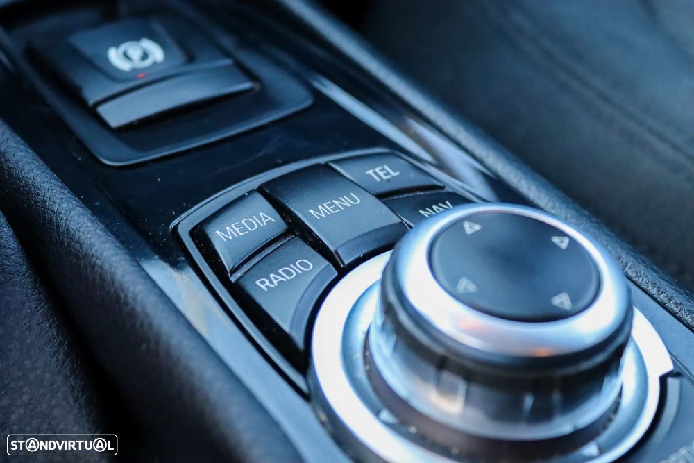BMW 216 Active Tourer d Luxury Line - 23