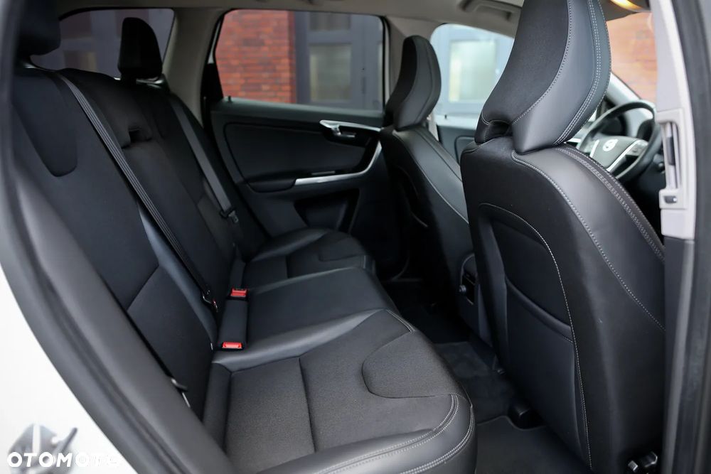 Volvo XC 60 D4 Geartronic Momentum - 25