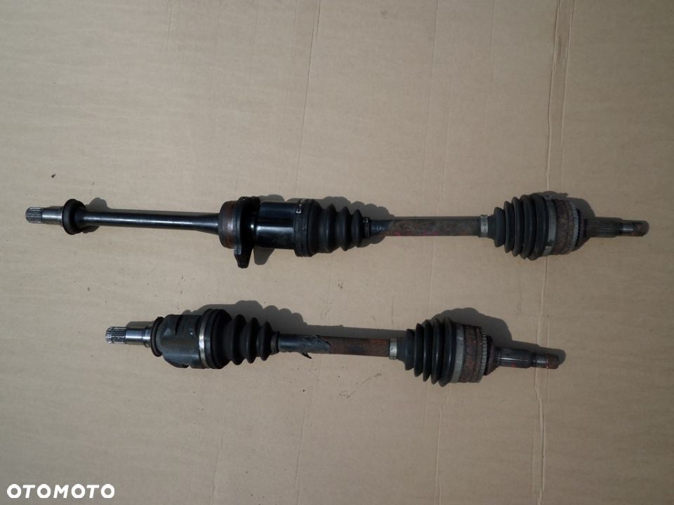 AVENSIS T22 2,0 D4D PÓŁOŚ PRAWA 1999-2003 110 KONI - 1