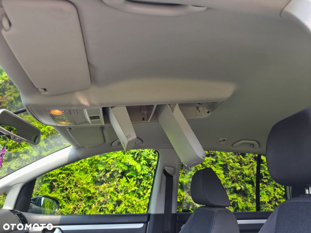 Volkswagen Touran 2.0 TDI DPF STYLE - 29