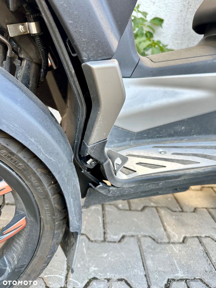 Piaggio MP-3 - 7