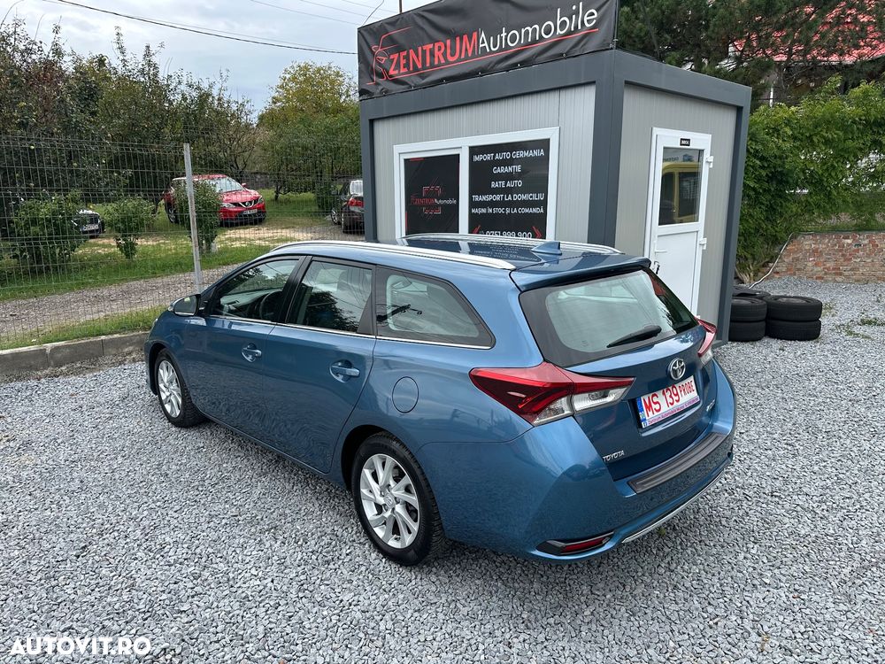 Toyota Auris 1.6 D-4D Touring Sports Design Edition - 3