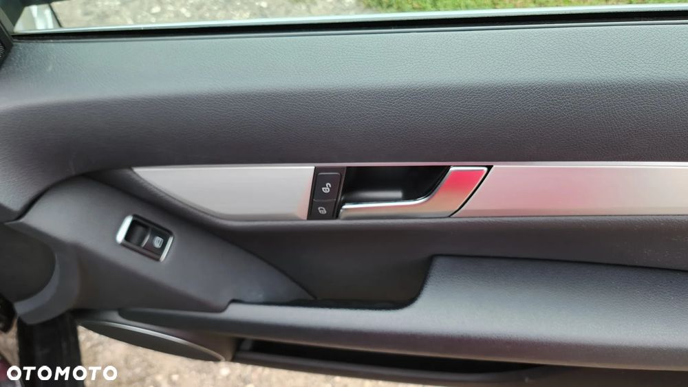 Mercedes-Benz Klasa C 180 (BlueEFFICIENCY) 7G-TRONIC Avantgarde - 24