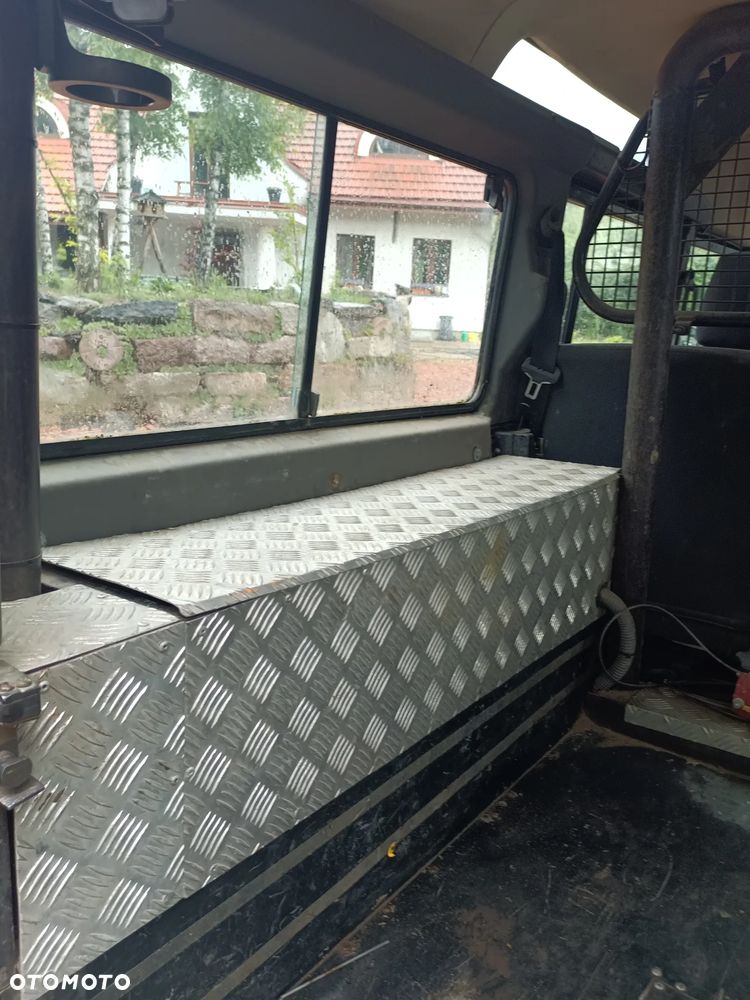 Land Rover Defender - 17