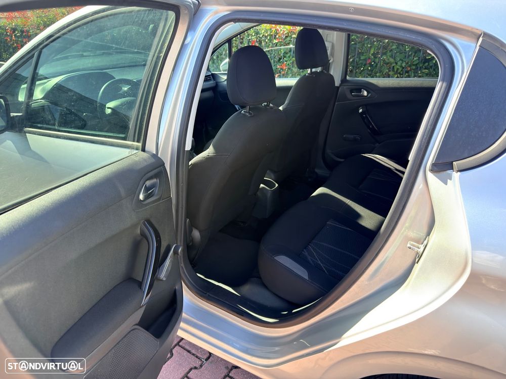 Peugeot 208 1.2 PureTech Allure - 12